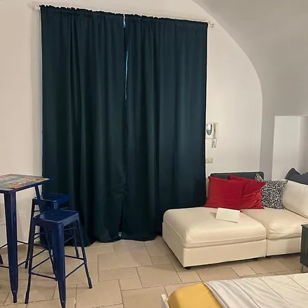 Casa Di Flora Tipico 3* Бари