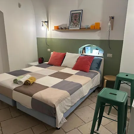 Casa Di Flora Tipico 3* バーリ